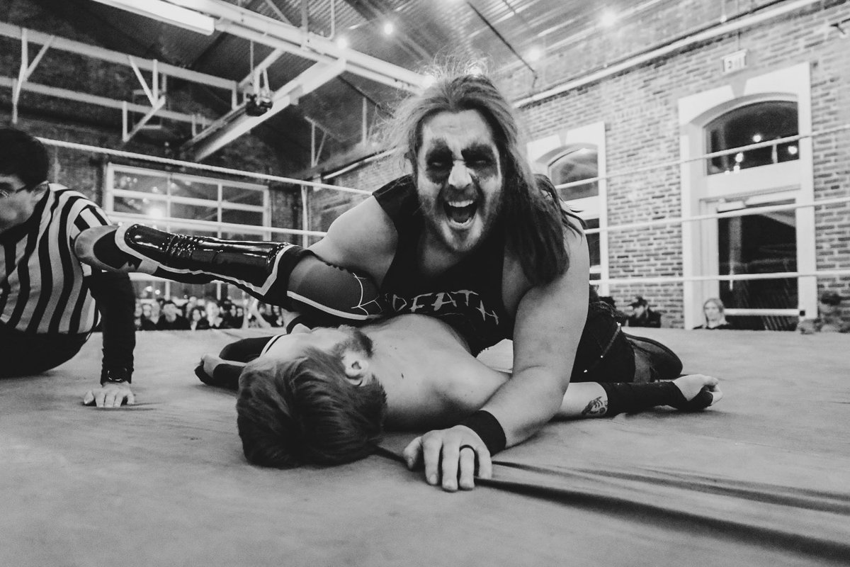 cdye56's tweet image. Some shots from @ProAbsolute Brawl at the Hall.