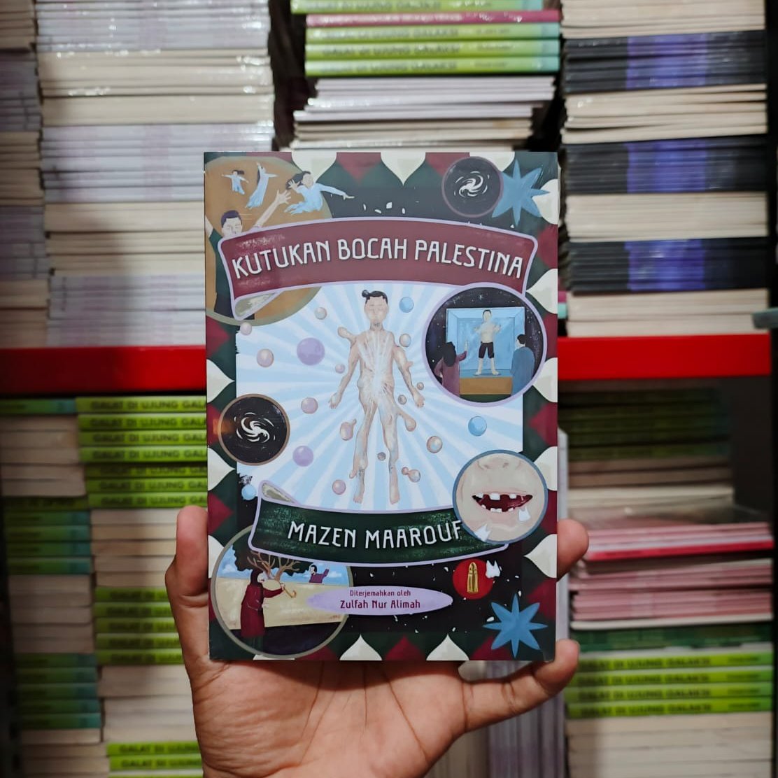 penerbitanagram's tweet photo. 🥳🥳 Novela 'Kutukan Bocah Palestina' karya Mazen Maarouf yang diterjemahkan Zulfah Nur Alimah sudah tersedia di gudang kami. Tadi sore, buku ini sudah meluncur ke rumah pembaca yang sudah ikutan pra-pesan.

Kamu sudah pesan kan? Kalau belum, harga khusus masih tersedia lho 😉 https://t.co/Sf2yYJTTbi