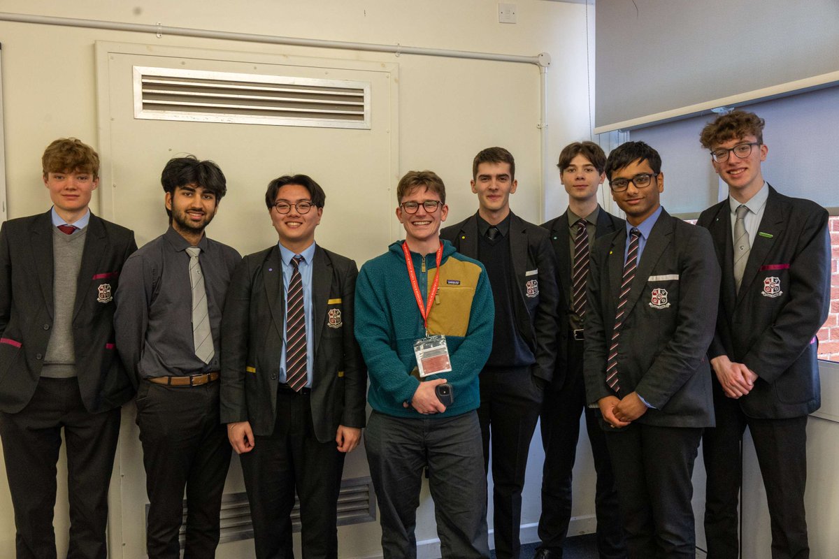 A huge thank you to Joe Kearney (Paterson '17) for returning to AGS to chat with our Sixth Formers about his civil service career! Joe shared insights into his role, languages, and career tips. The students left inspired for their next steps! 👏  #AGSCommunity #OldAylesburian