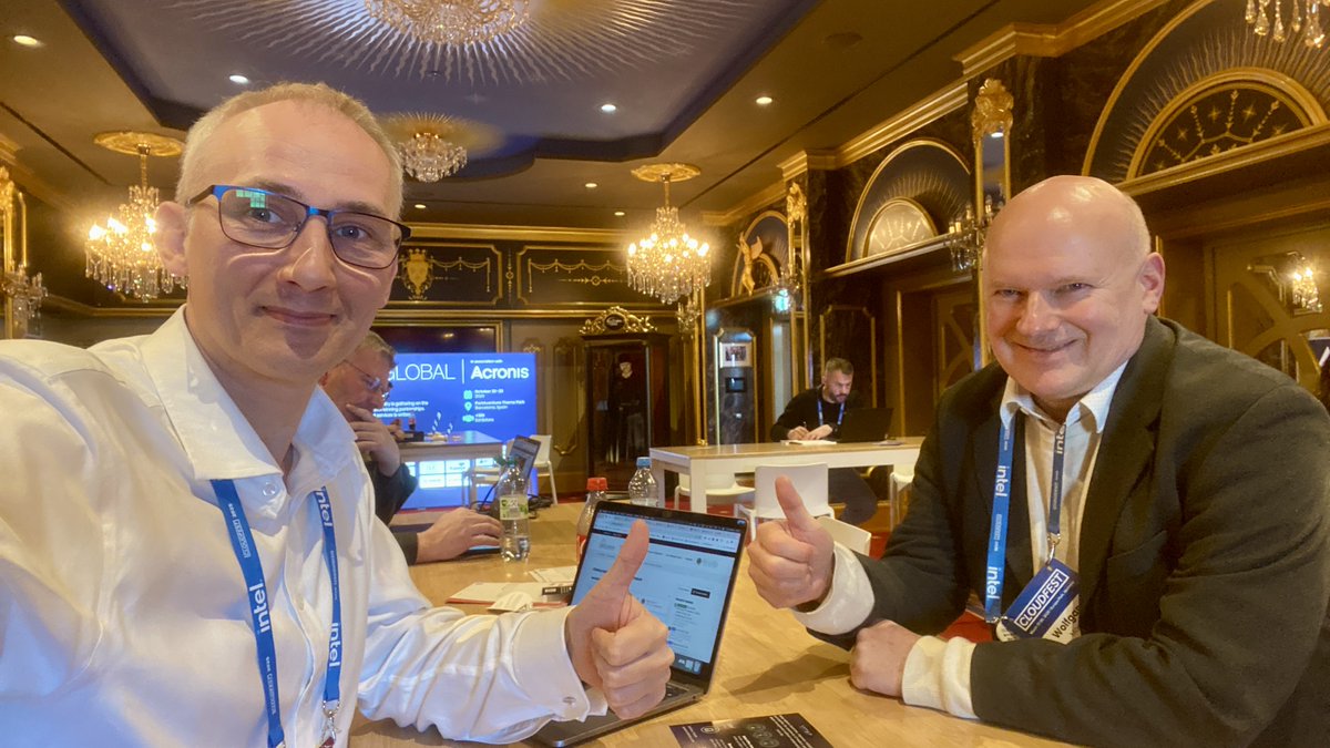 Der Newsletter ist soeben herausgegangen! Vergesst nicht den Bonus mit generischen deutschen Dotcoms von Wolfgang - siehe Foto mit Helmuts gerade heute auf dem #Cloudfest in Rust - anzuschauen.