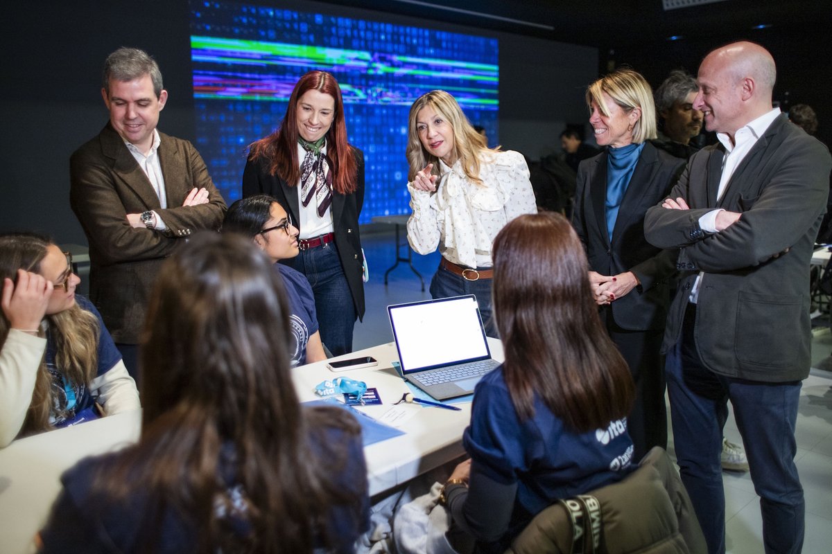 #Hackathón #HackingTheFuture #TheWave2025 <a href="/MicrosoftES/">Microsoft España</a> 

En <a href="/etopia_/">Etopia: Emprendimiento, Innovación y Tecnología</a> #Zaragoza
<a href="/MarVaqueroPeria/">Mar Vaquero Perianez</a> <a href="/ChuecaNatalia/">Natalia Chueca</a> <a href="/GobAragon/">Gobierno de Aragón</a> <a href="/zaragoza_es/">AyuntamientoZaragoza</a> <a href="/ITA_tecnologia/">Instituto Tecnológico de Aragón</a> <a href="/tecnara/">TECNARA - Clúster TIC de Aragón</a> <a href="/EstherBorao/">Esther Borao</a> 

ita.es/actualidad/not…