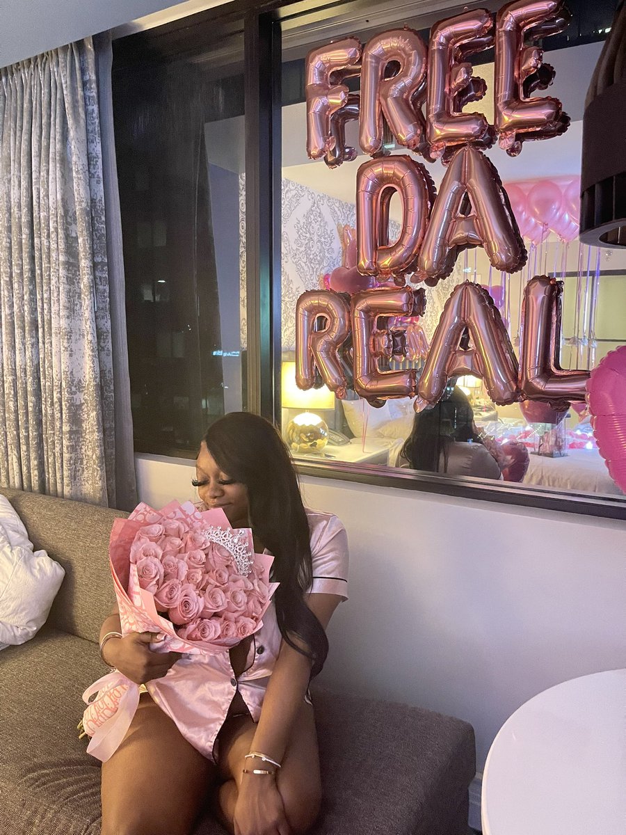 __Adrianaaaaa's tweet image. I don’t care who don’t show up for my birthday I know my man will 😍 from the pound to the town #freedareal 🫶🏾