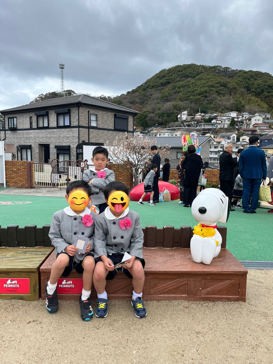 tooth0948's tweet photo. 卒園おめでとう🌷
お家では乱暴で自己中心的なところもあるけど
保育園ではお友達がたくさんいる碧羽👦🏻🩵
クラスのリーダー的存在だったらしく（先生談）
碧羽のまわりにはたくさんお友達が集まってて
あ〜最高に幸せな光景〜と思いました🥹🩷
これからも周りの人を大切にできる子に育ってください🤝 https://t.co/M62FpnK2OV