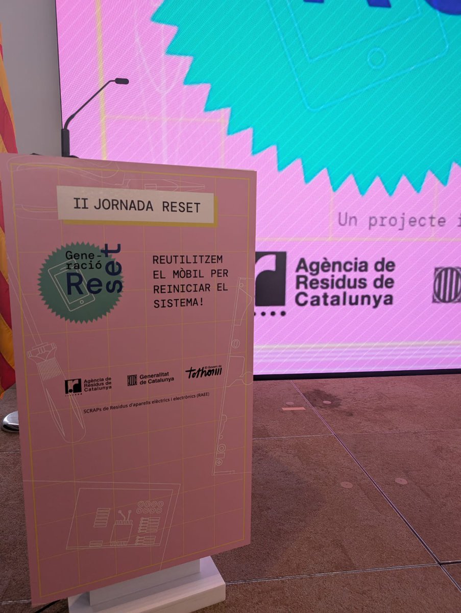 FundacionECOTIC's tweet photo. 📢 ¡Hoy en la II Jornada RESET!

Representando a los #SCRAP de #OfiRaee, en este evento sobre el impacto ambiental de los dispositivos electrónicos y la reutilización.

¡Agradecemos a la @residuscat por la organización! 👏 https://t.co/ONdfFuDOvl