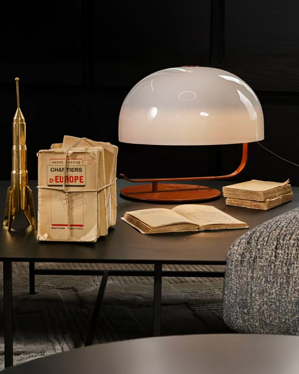 stillucestore's tweet image. Capolavoro del design italiano degli anni'60, ribattezzata in seguito Zanuso, la 275 a quasi 50 anni di distanza, viene ora riproposta dando nuova vita a un'icona assoluta 😍
bit.ly/OLuceZanuso
#StilluceStore #OLuce #OLuceLighting #MarcoZanuso