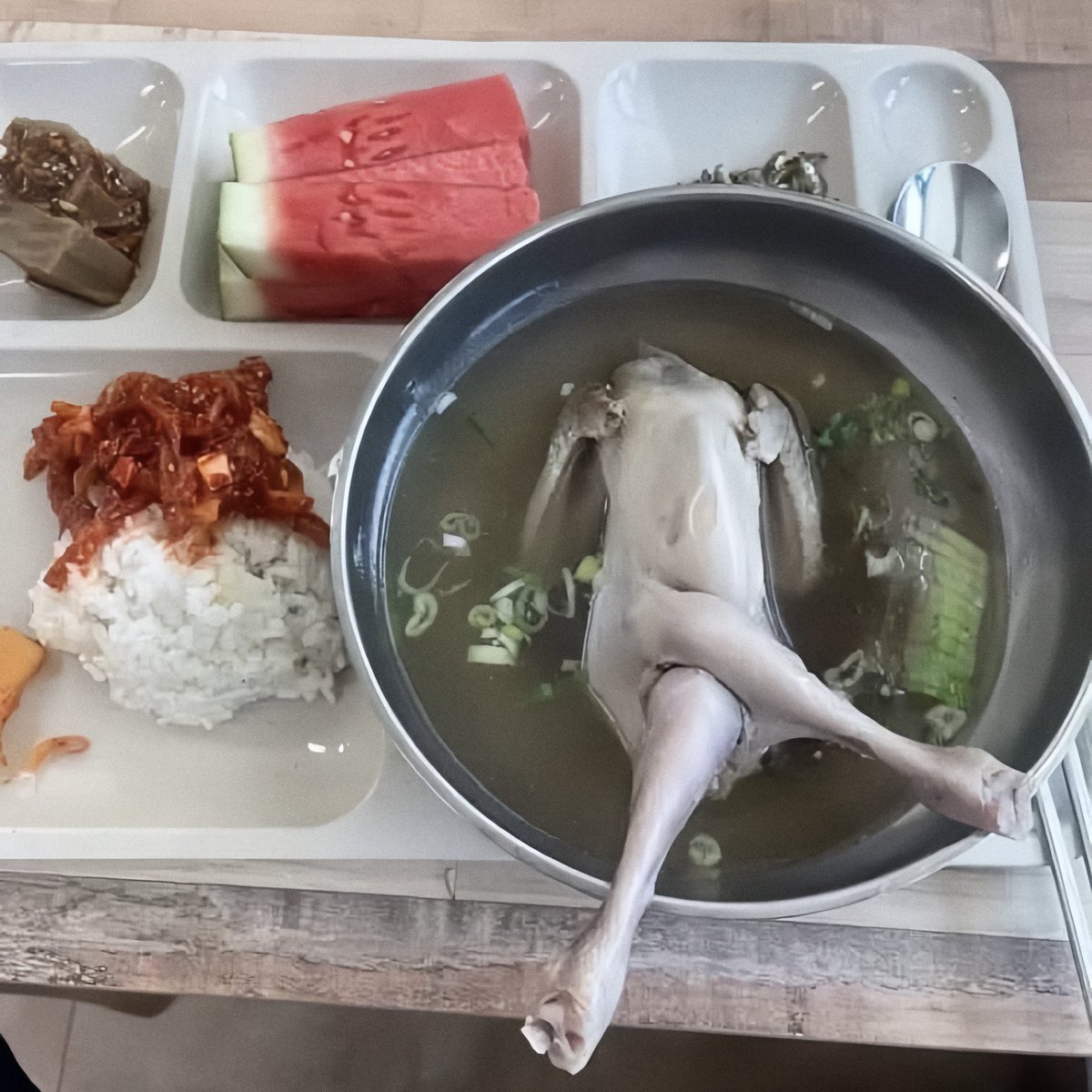 ถ้าเธอว่าชั้นเป็นไก่ต้ม ชั้นก็จะเป็นไก่ต้มที่แซ่บที่สุด