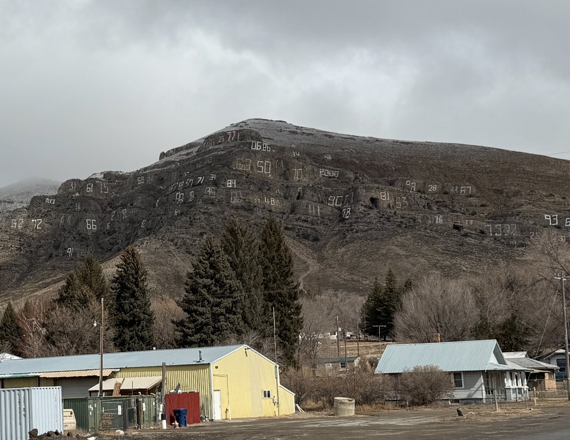 Do any of my non-Idaho followers know where I’m at today? Every senior class for the past 100 yrs has their year painted on the cliffs above town🤘