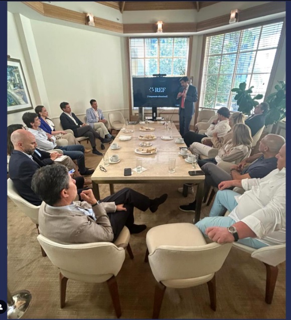 Promoviendo Argentina en REF

Participamos en un nuevo encuentro de ref.global
difundiendo el trabajo del Consulado y Centro de Promoción en comercio, turismo y cultura, así como las oportunidades de inversión en Argentina bajo el RIGI. 🇦🇷📈