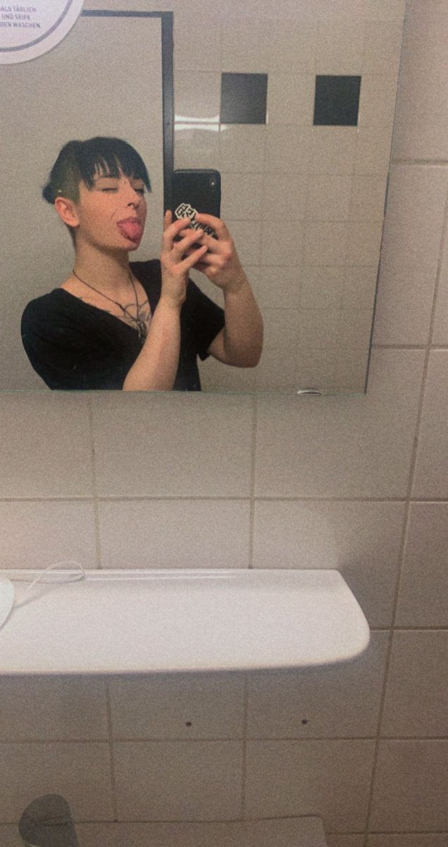 I had dental surgery today, so I'm in bed today! Well, anyone want to sweeten my mood with some money? ;) 

Ich hatte eine Zahn OP heute, liege also heute flach! na, hat jemand Lust mir die Laune mit etwas Kleingeld zu versüssen? ;)

#paypig #kleingeld #Findom #zahlsau #goddess