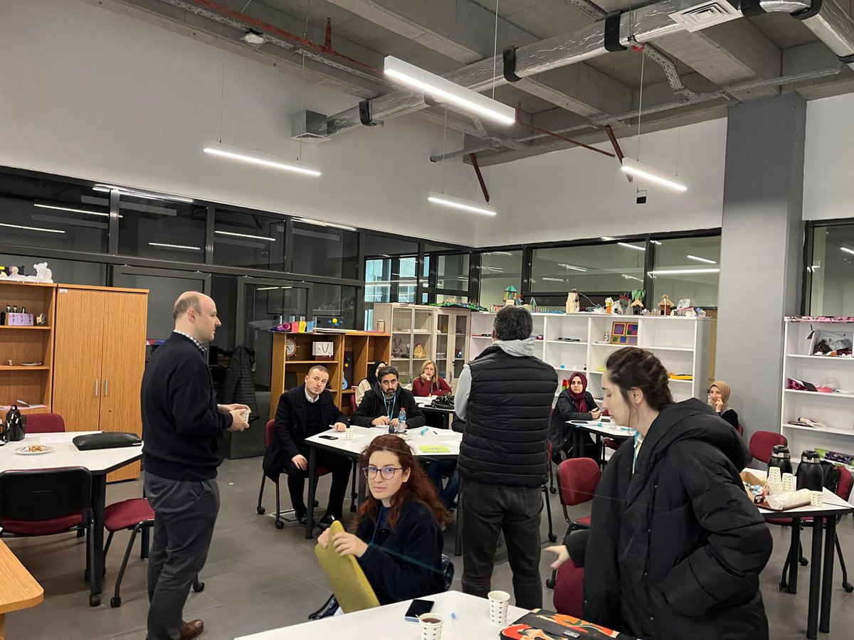 ErasmusCore's tweet photo. CORE Projesi kapsamında 16-17 Aralık 2023’te “Proje Döngü Yönetimi” pilot eğitimi gerçekleştirildi. 📊 Katılımcılar, proje yönetimi süreçlerini daha etkili planlama ve uygulama konusunda bilgi edindi. CORE Projesi ile araştırma metodolojilerini geliştirmeye devam ediyoruz! 🚀 https://t.co/pAxJtPR8tM