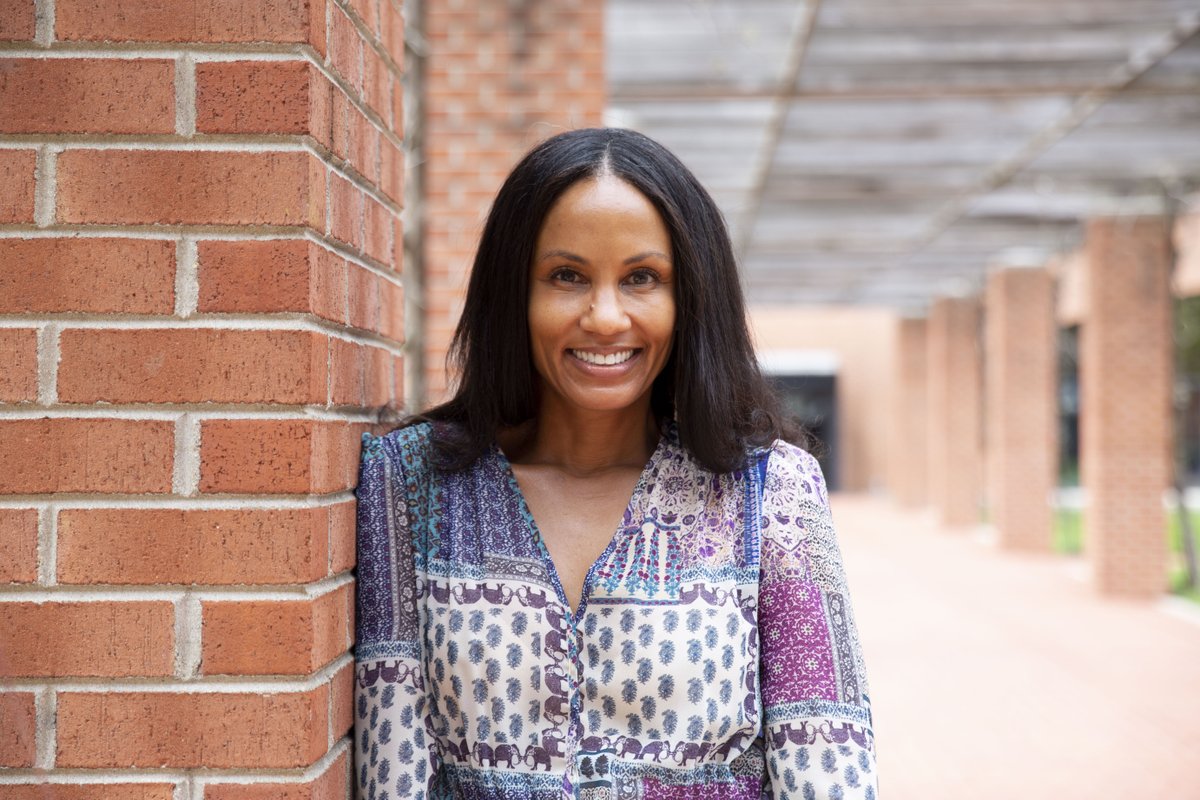 Are you a physician thinking about earning an MBA? Join us March 21 at noon for a virtual info session with our team and alum Indy Lane, MD, MBA'23, VP of women's health services at Allina Health. RSVP now: bit.ly/40tOwsU