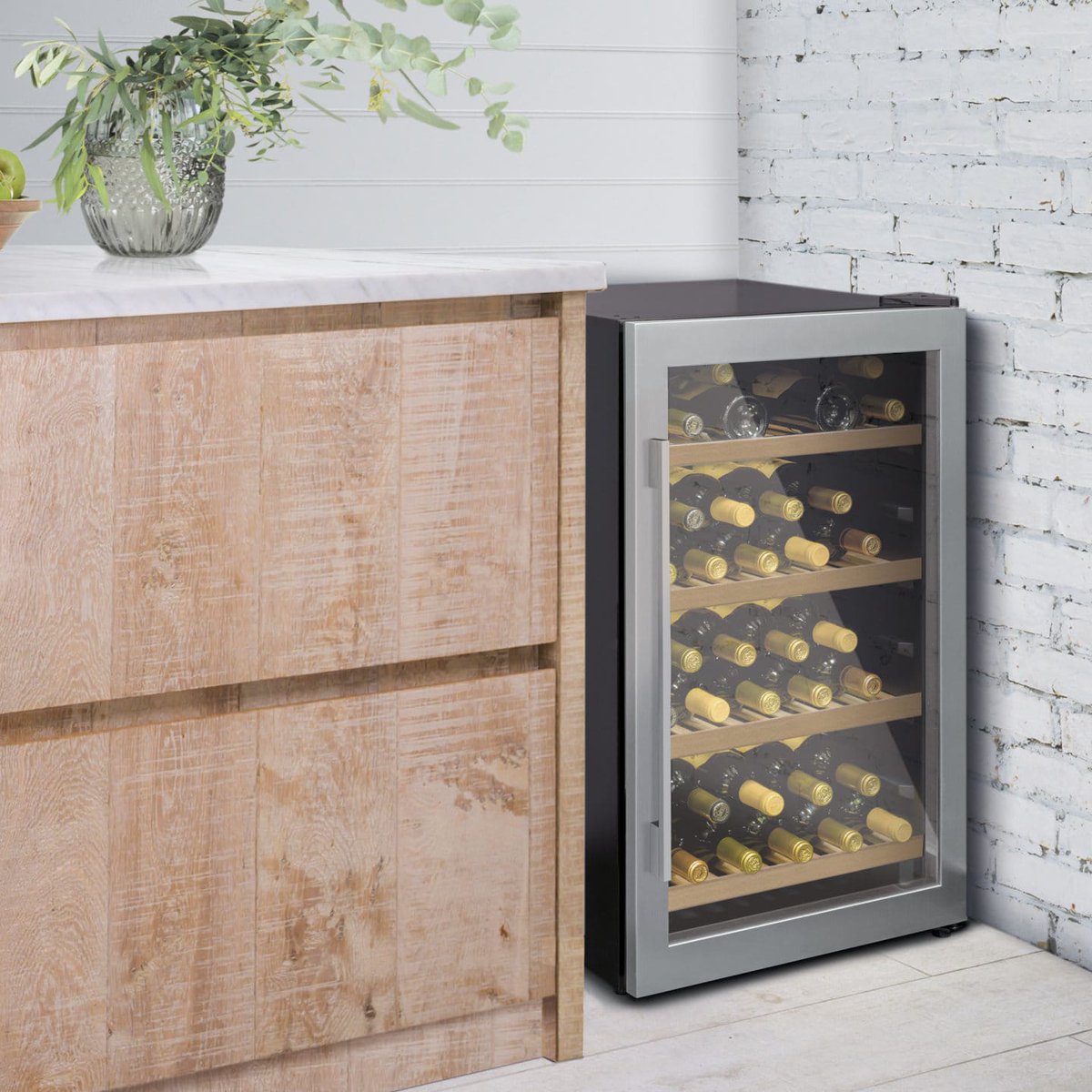 SalesSuperstore's tweet image. Or if you are short on space, the freestanding, single zone wine coolers are compact yet functional, and are a perfect fit for under counter wine storage.

Shop our range here 👇
🔗 appliancesuperstore.co.uk/caple-217-c.asp

#ApplianceSuperstore #Caple #CapleWineCooler #CapleQuality