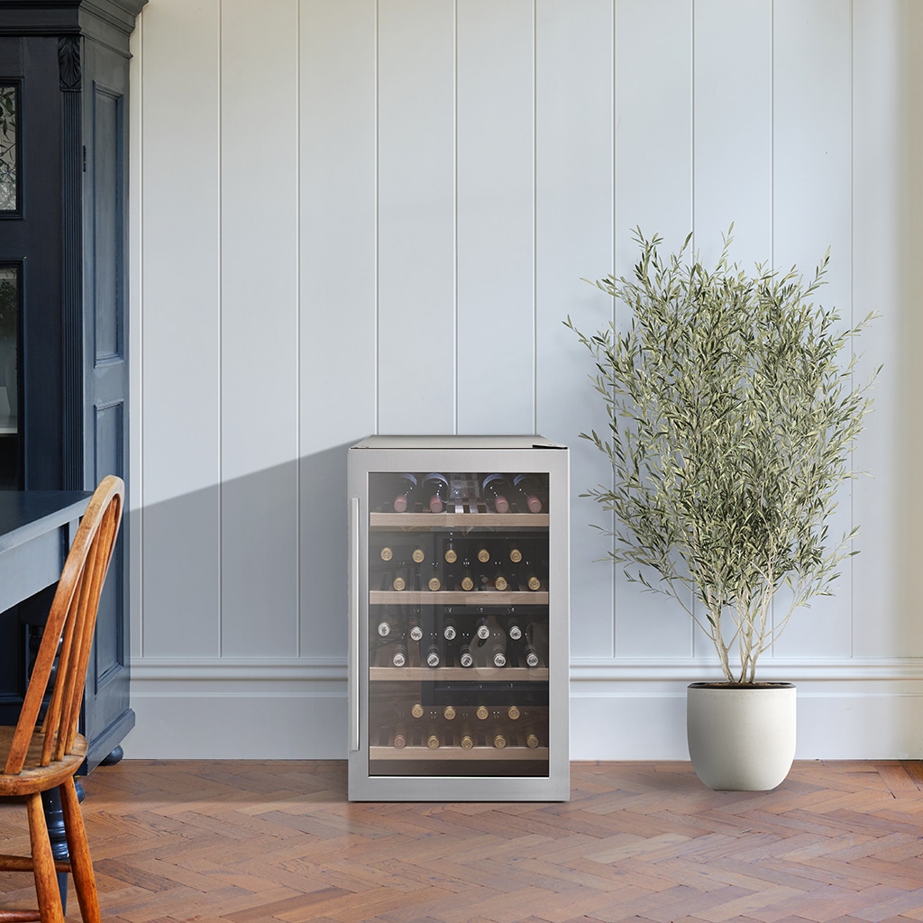 SalesSuperstore's tweet image. Or if you are short on space, the freestanding, single zone wine coolers are compact yet functional, and are a perfect fit for under counter wine storage.

Shop our range here 👇
🔗 appliancesuperstore.co.uk/caple-217-c.asp

#ApplianceSuperstore #Caple #CapleWineCooler #CapleQuality