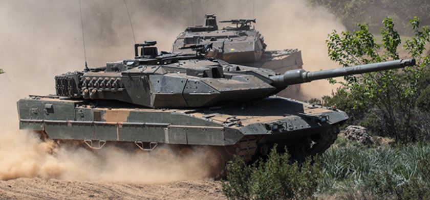DefenseMirror's tweet photo. Indra, Rheinmetall Sign Agreement to Upgrade Spanish Leopard 2 E Combat System::
https://t.co/DLLmTsyu6u
#Indra #Rheinmetall #Leopard2 #MilitaryTech #DefenseUpgrade #C4I #FireControl #NATO #EUDefense https://t.co/En3FZfagHe