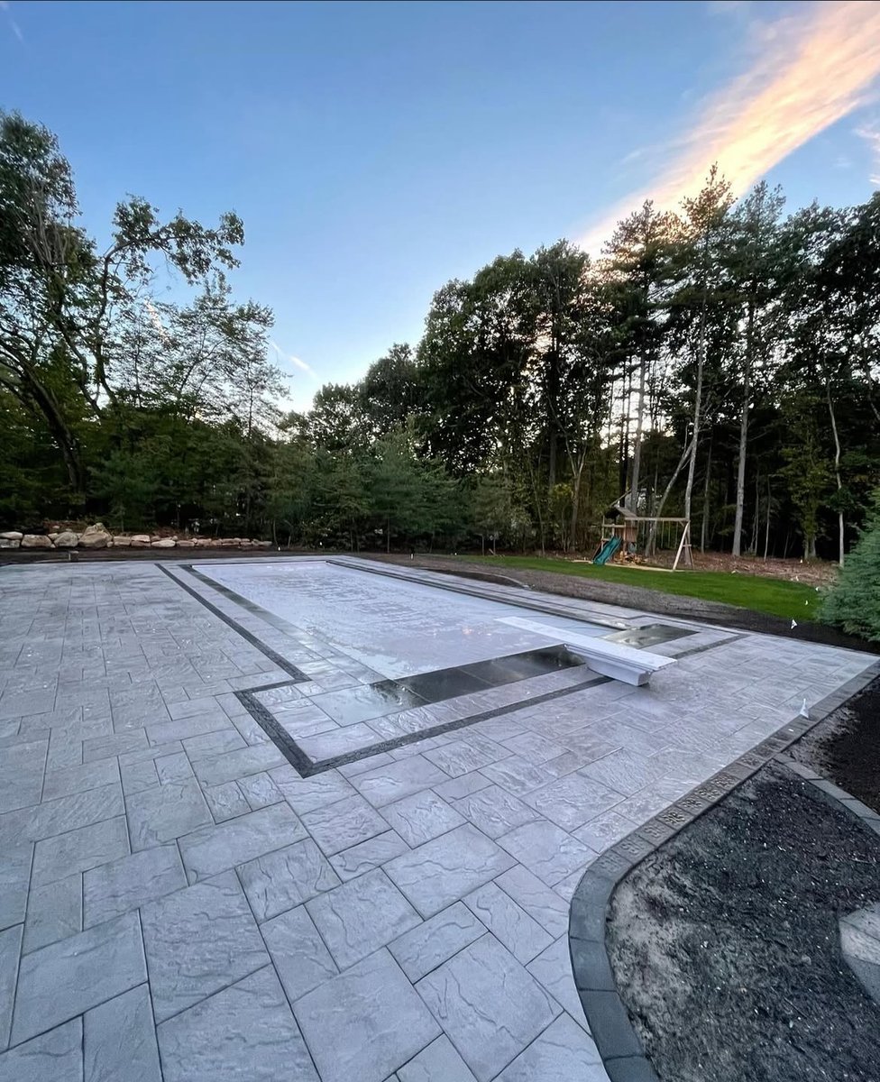CambridgePavers's tweet image. Clean lines, bold accents, and expert craftsmanship—this Legacy Stoneworks project is the definition of poolside perfection! ✨🏊‍♂️ #LegacyStoneworks #PaverPerfection #LuxuryOutdoors
