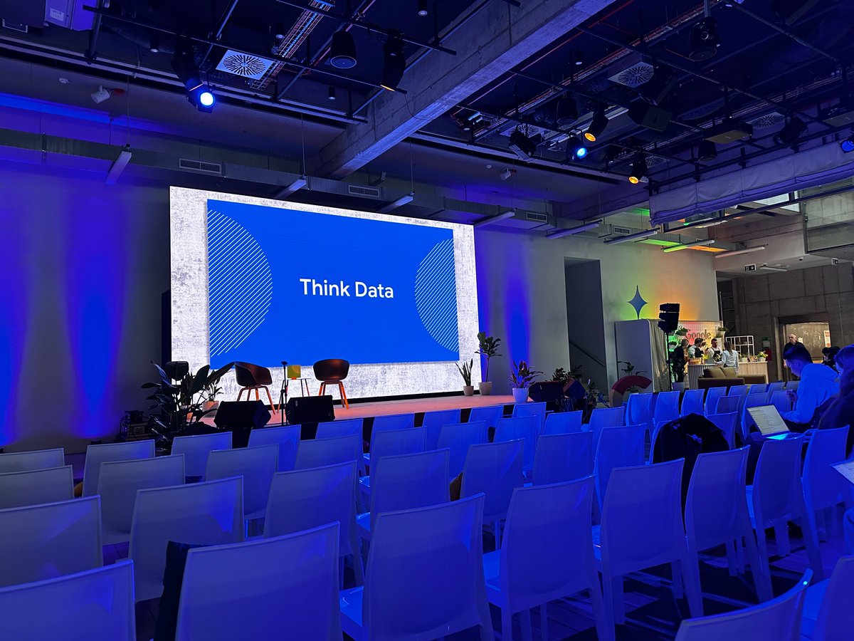 Dnes odpoledne se účastníme akce Think Data, kterou pořádá společnost Google. Na programu jsou přednášky zaměřené na využití AI v analytice a digitálním marketingu. Potkáme se s někým?🤝