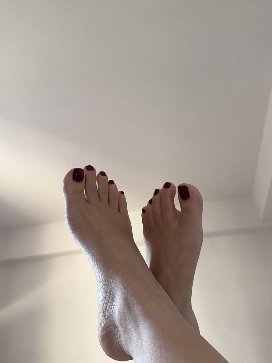 xioxu1845481's tweet photo. 今日份脚丫  喜欢我的足弓嘛？ https://t.co/oozdMLpalm