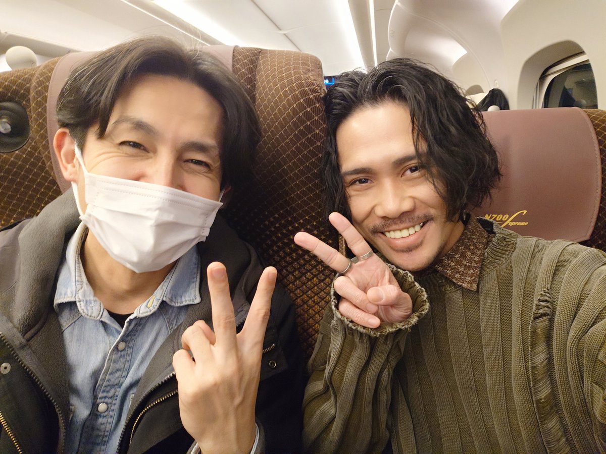tyamontyu's tweet photo. 偶然同じ新幹線で会うなんて世間狭いなぁぁ
#アイノライト https://t.co/2k2kn7nzsH