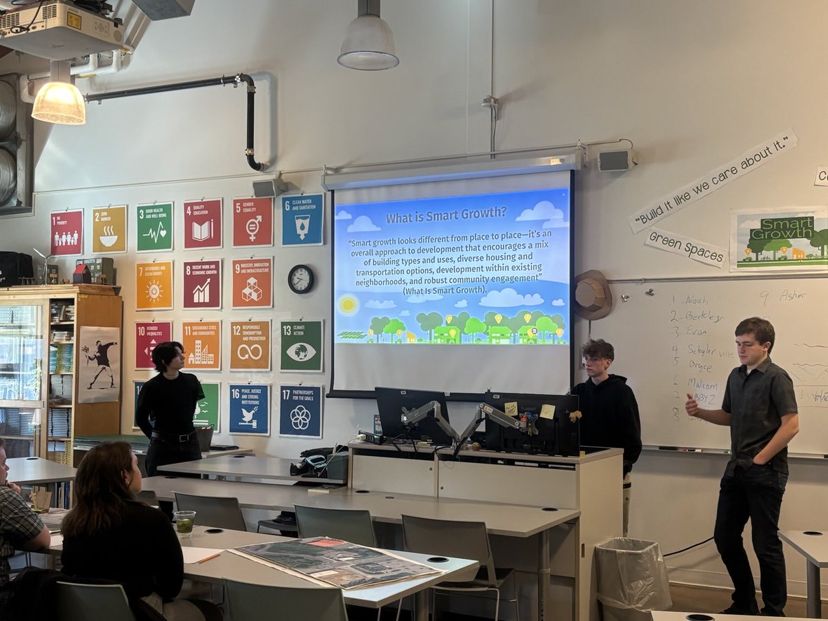 CleanTechECHS's tweet image. Students @JuniorECHS @PTECHNETWORK present Smart Growth to planners from @townofmalta @StillwaterCSD @CorinthHS @BSCSD