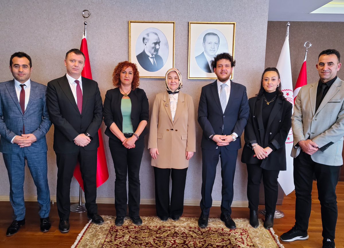 BÜYAD (Büyük Aile Eğitim ve Yardımlaşma Derneği) Başkanı Sn. Harun Arpacı ve beraberindeki heyeti bakanlığımızda misafir ettik.

Bakanlığımız ile BÜYAD arasında imzalanan işbirliği protokolü ile 16 yaş üzeri koruma ve bakım altındaki çocuklarımız ve reşit olarak kurum bakımından