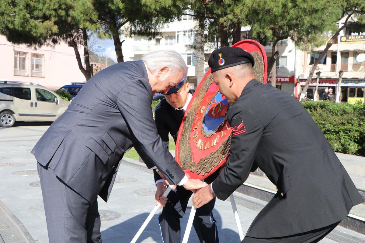 Kaymakamımız Sayın <a href="/_AliAkca_/">Ali Akça</a>,

18 Mart Çanakkale Zaferi ve Şehitleri Anma Günü etkinlikleri kapsamında Atatürk Anıtı'na Çelenk Sunma Törenine katıldılar.

📍Cumhuriyet Meydanı

#18martcanakkalezaferi