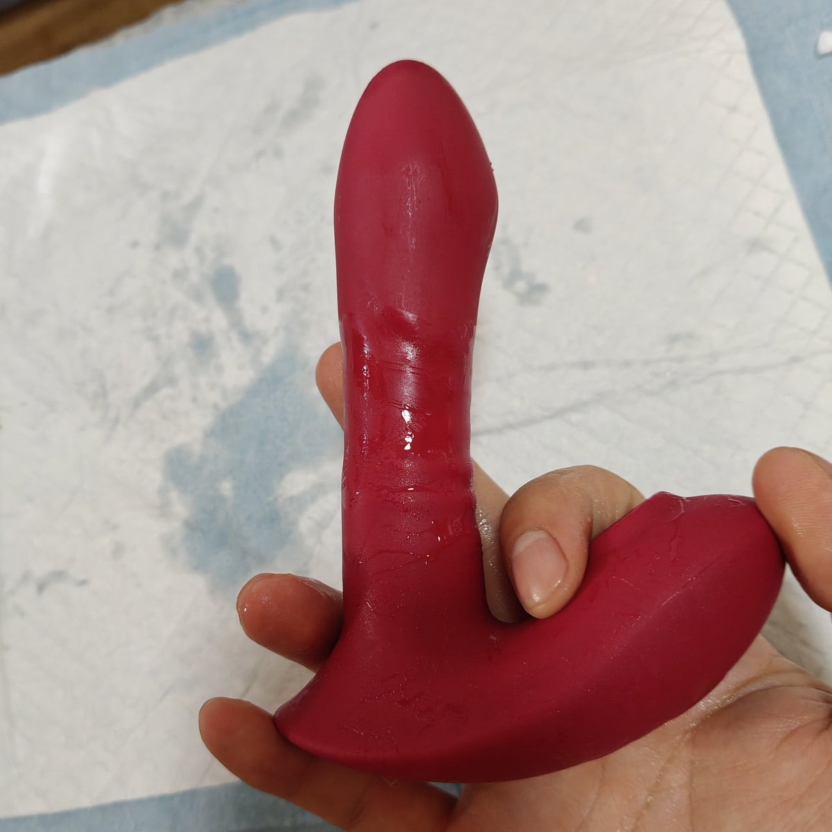 女炮友说：想艹我菊花，买玩具给我让我自己在家练
我：？？？
不是，怎么插进去啊
😅😅😅😅