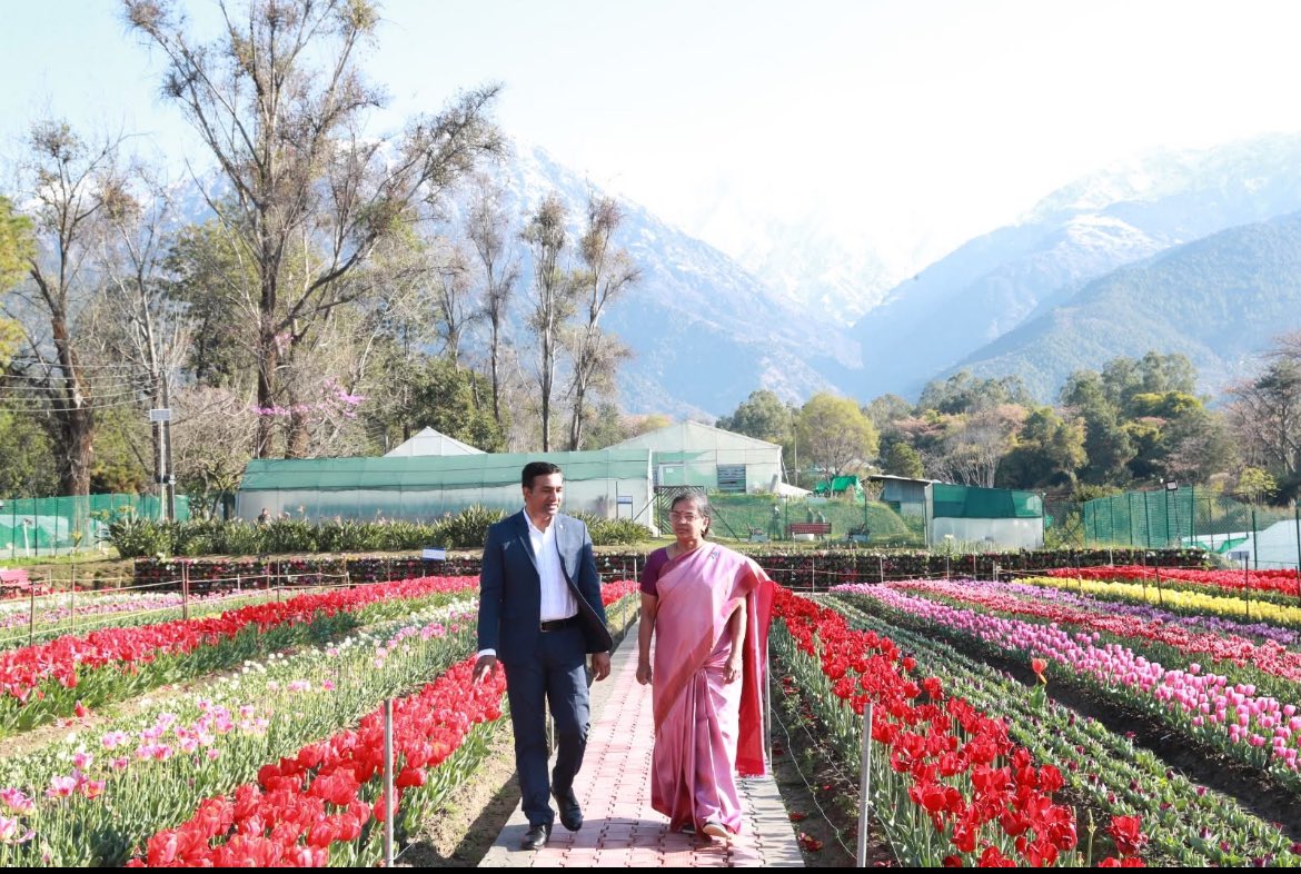 Hon’ble Director General, CSIR, Dr. N. Kalaiselvi, visited the vibrant Tulip Garden at CSIR-IHBT surrounded by breathtaking Himalayan views. The visit highlights institute efforts in promoting floriculture and enhancing livelihoods through scientific innovations <a href="/CSIR_IND/">CSIR, India</a>