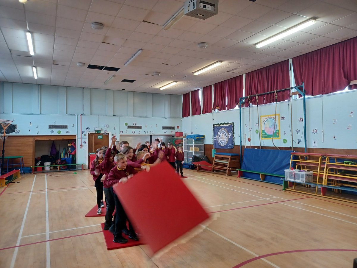 ASKilwinning's tweet photo. #NAPrimaryLeadership 💛🖤

Great to see @WhitehirstPs complete the #MoveAndImprove leadership programme. Can't wait to see the new clubs!

#NAActive

@Andrew_McCl @ShaunMacaulay @jcullinane86 @ScottDSNP @DonaldReid3  @maryhume21 @sportscotland @janeleavey https://t.co/IOZwUXZ274
