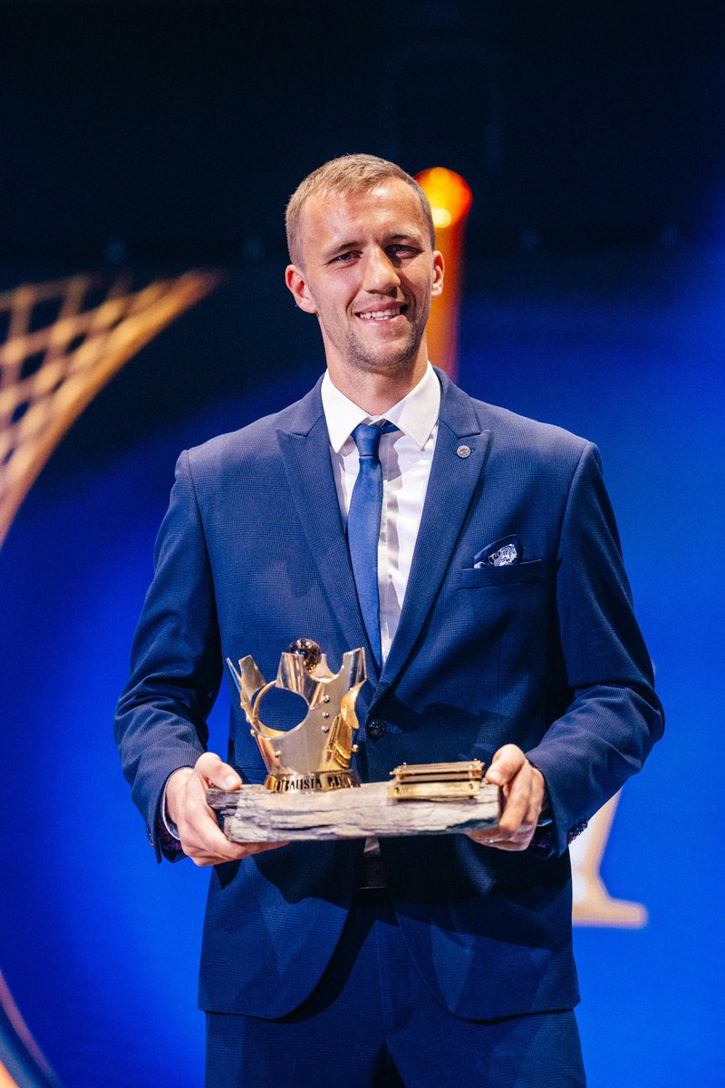 OTBALISTA ROKU 2024 ⚽️❤️
Moc všem, kdo mě podporuje, jak na začátku, tak nyní v mé kariéře! Je to pro mě obrovská čest se stát po čtvrté vítězem této individuální trofeje. Jsem moc rád, že můj fotbalový příběh žiju s vámi.