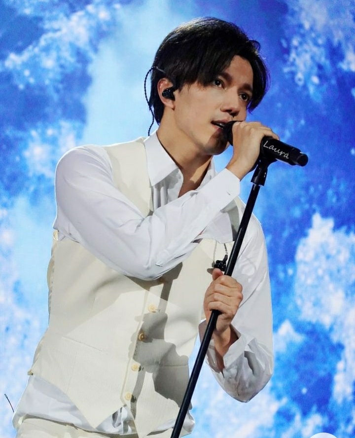 ELiKA_G's tweet photo. 🔰Poetry inspires music, because there is a lot of music in poetry itself. They are like twin sisters.
Sergei Rachmaninov
Songs by #Dimash are a harmony of a unique voice, beautiful music and meaningful lyrics, which is rare on the modern stage.
#LovesNotOverYet
#DimashInMyLife💞 https://t.co/T2xe2V6Tv6