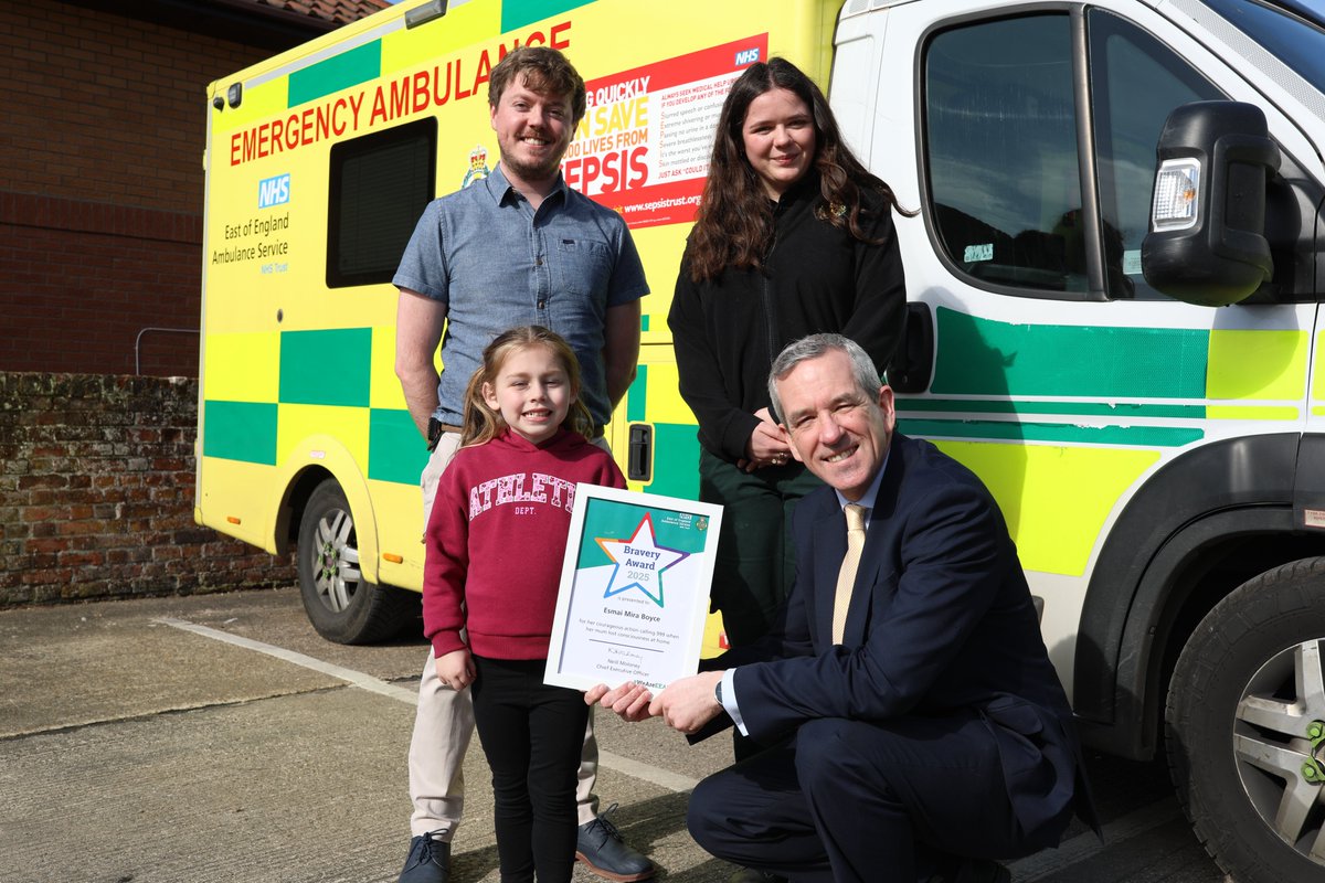 A four-year-old girl in Suffolk has received a bravery award from the ambulance service for calling 999 when her mum became unresponsive at home.

Well done, Esmai!👏

Read the full story: eastamb.nhs.uk/newsroom/incre…