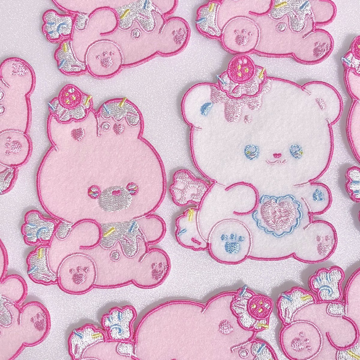 _aiaaaa's tweet photo. 刺繍ステッカー
うさぎもつくったദ്ദി･◡･) https://t.co/ikYaa59cuA