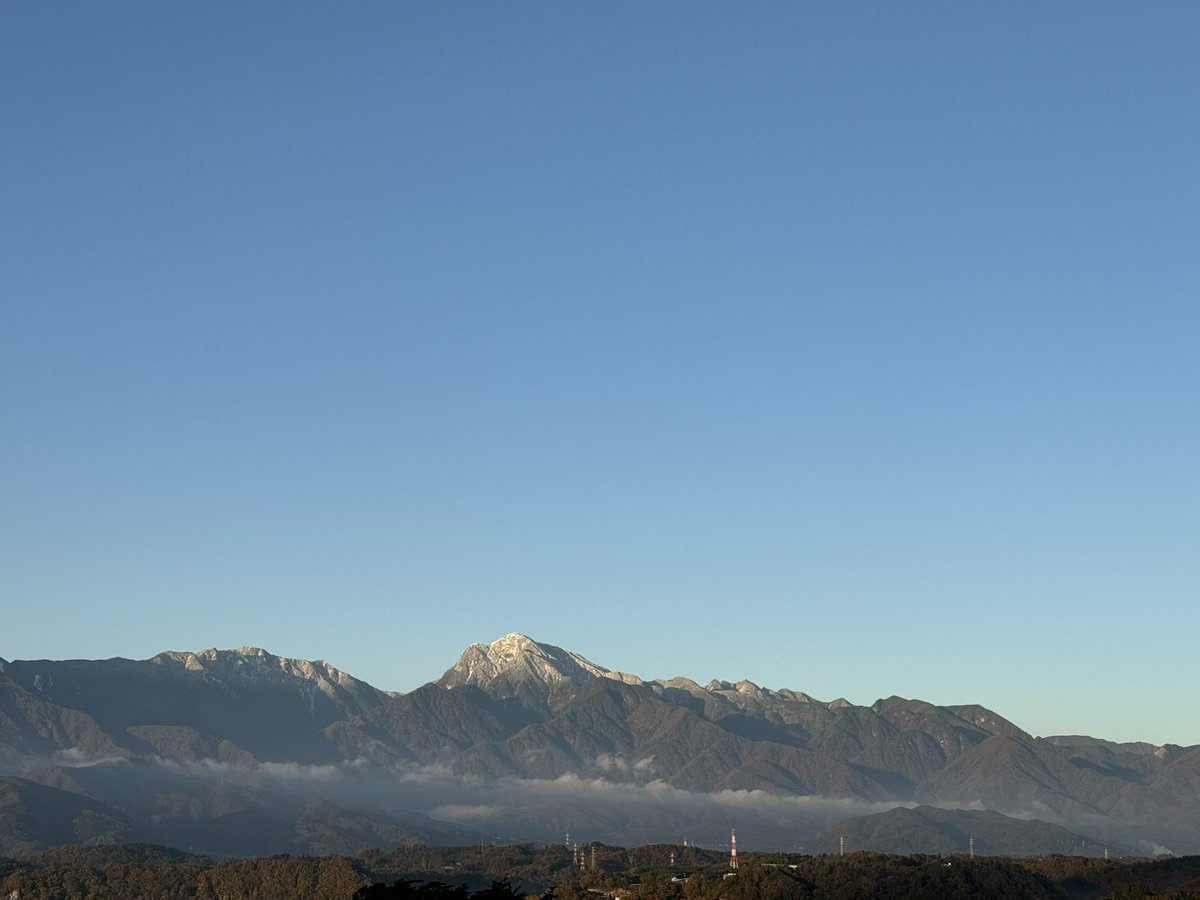 cityhokuto's tweet image. ／
北杜いいとこ
＼
ここのところ、雲に隠れていた山々も今朝はスッキリ姿を見せてくれました。
が、今夜からまた天気が崩れる予報です。
着雪も予想されますので☃️くれぐれもお気をつけて下さい。

#山梨 #北杜 #北杜いいとこ #MH