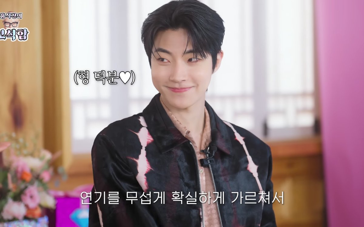 roarforhiy's tweet photo. WHY IS HE SO CUTE??? 😭 I wanna keep him in my pocket https://t.co/OCMf7jUZmM