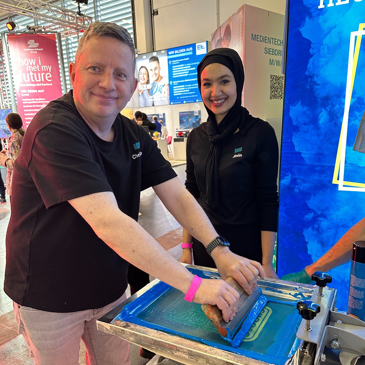 Vielen Dank für Ihren Besuch bei fitforJOB! 2025. Es war ein großartiger Tag und ein voller Erfolg! Ein besonderer Dank geht an den <a href="/vdmb_print/">VDMB</a>  🚀#fitforjob #vdmb #teammedien #roosgmbh #siebdruck