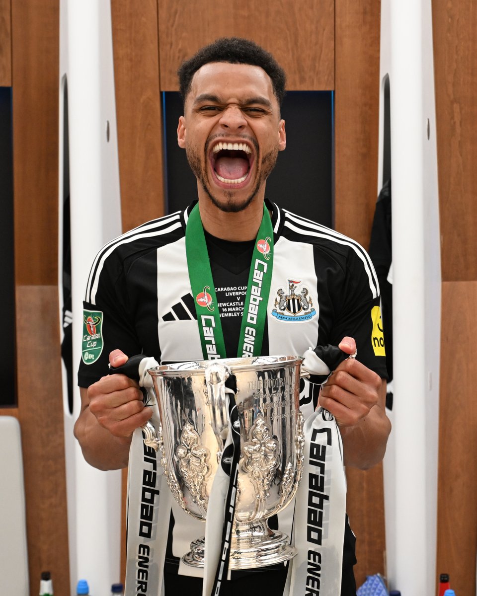 NUFC's tweet photo. 🏆😆 https://t.co/KlW3ohgWj0