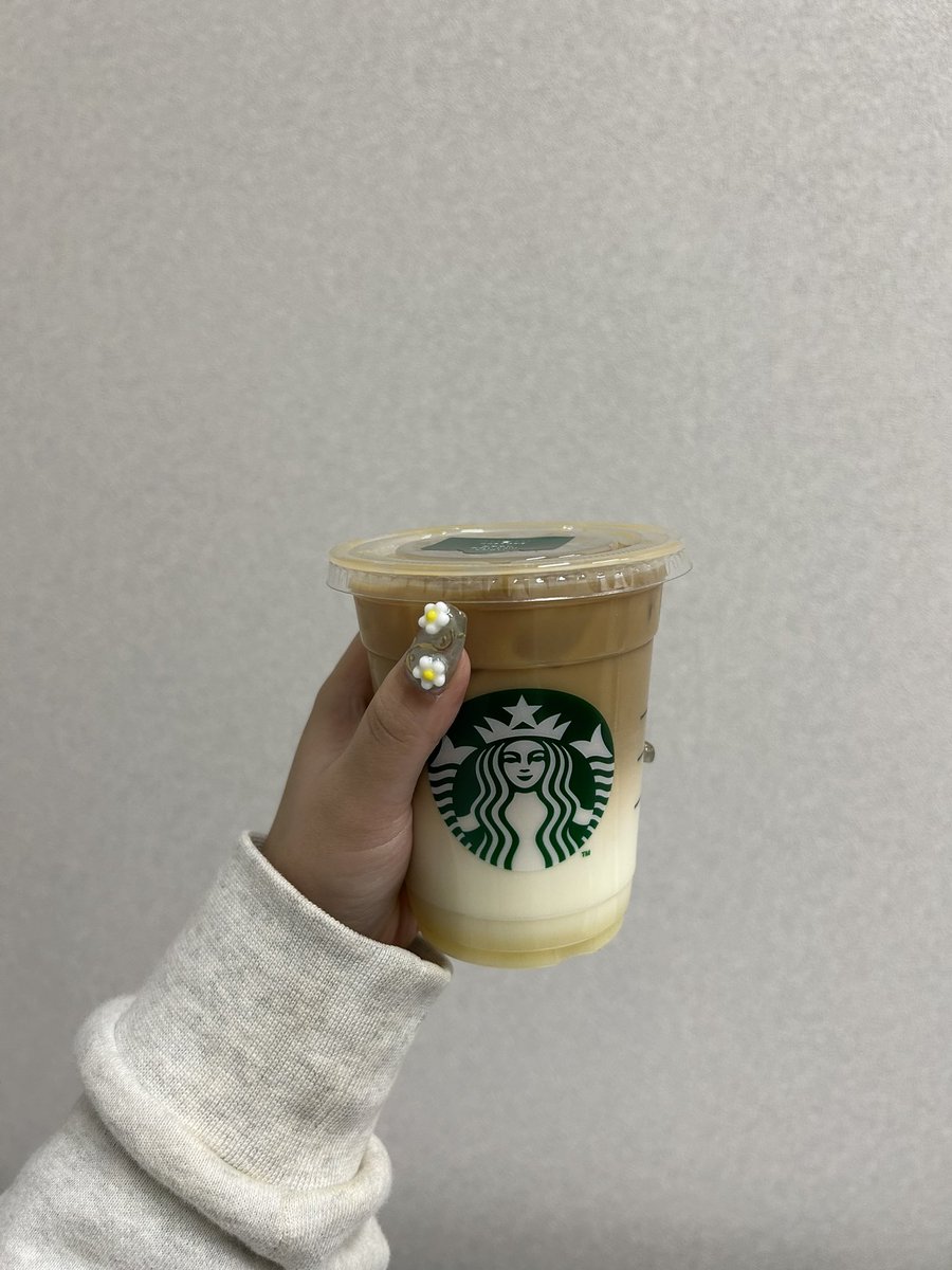 ta_x_ma's tweet photo. こないだスタバくれたハッピー https://t.co/g4aJFK530O