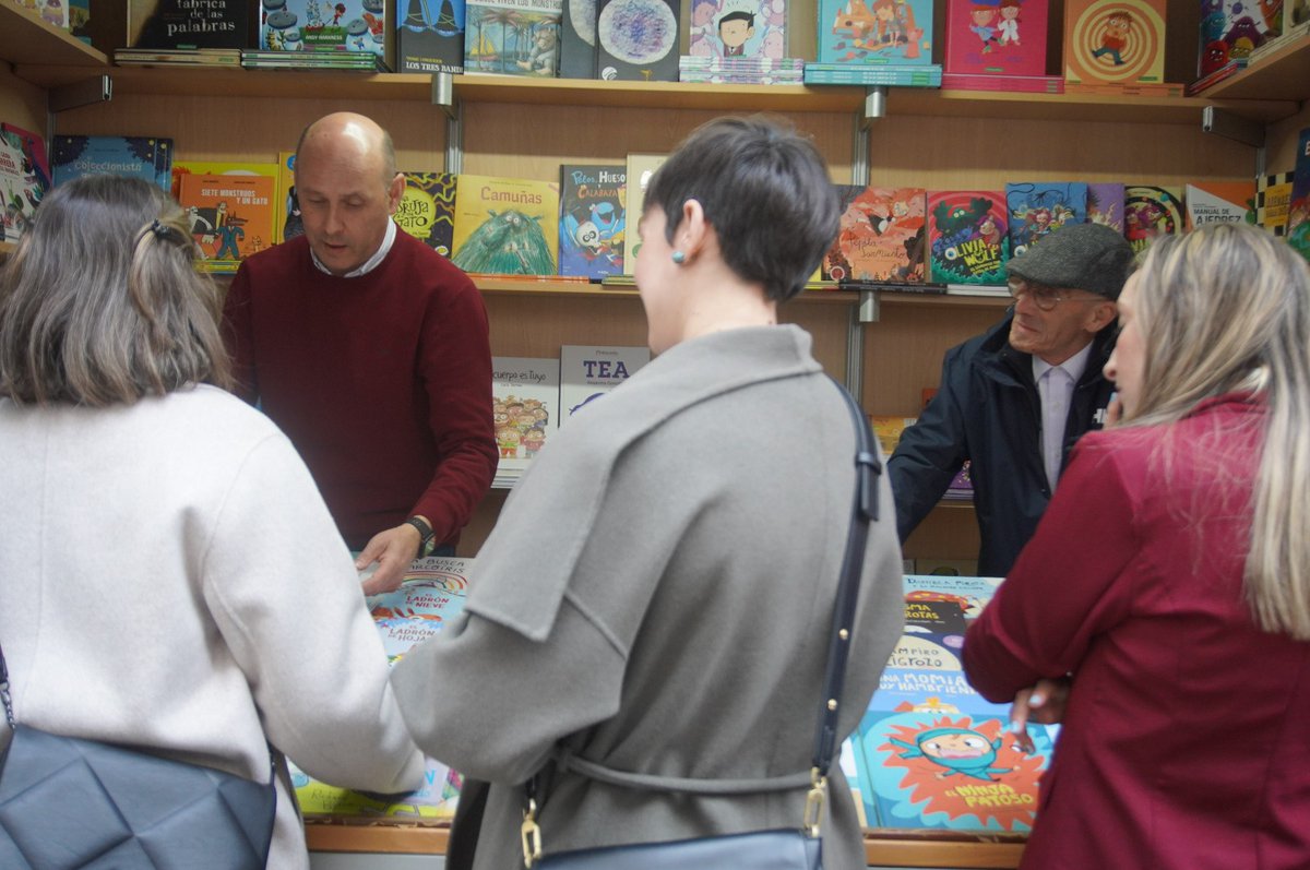 El domingo terminamos esta edición de la Feria del Libro de Lorca con el corazón lleno de gratitud. Gracias a todos los expositores, editores, libreros y escritores que hicieron posible este encuentro y a cada lector que nos visitó y compartió su pasión por los libros.