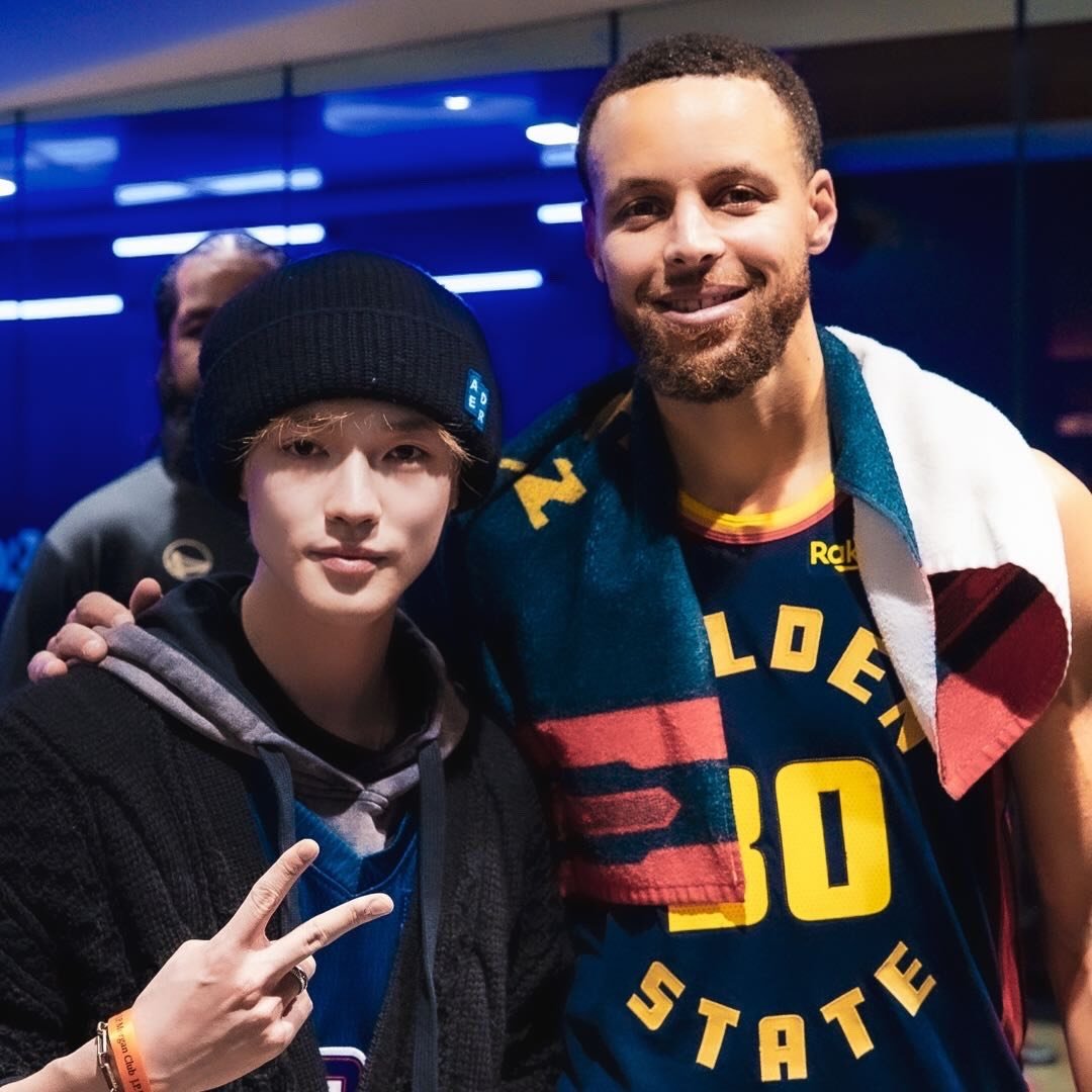 NCTDREAMCENTER's tweet photo. NCT DREAM #CHENLE with Stephen Curry 

#NCTDREAM @NCTsmtown_DREAM https://t.co/2XjuvSZrvP