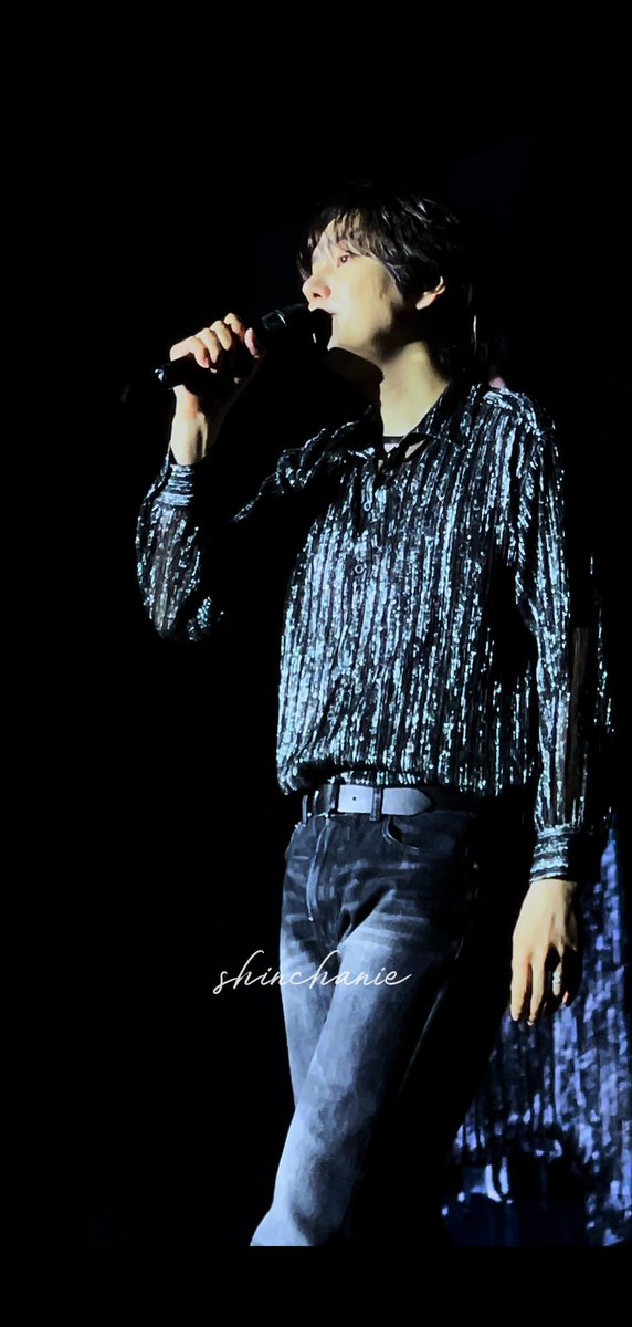 Shinchanie's tweet photo. 250315
KYUHYUN 규현 “COLORS” IN BANGKOK 🇹🇭

🎼 화려하지 않은 고백 ~~ 

🫠 매번 더 사랑에 빠지고 모든 규피터들의 💫✨ 심장이 💝💘 터질 것 같애 만드는 노래 🎤💟~~~ 😍

#KYUHYUNCOLORSINBANGKOK
#KYUHYUN #규현 #CHOKYUHYUN #조규현 #圭贤 #キュヒョン #규현아_사랑해 https://t.co/C8qIKfvxbF