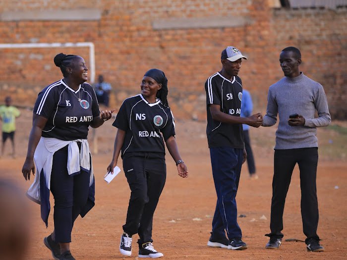 RedAntsMen's tweet photo. 🔔 We are here✅.....The #RedAnts want to close off some Business at Officer's Mess,Makindye📍
WASSWA ZONE 🆚️ JEAN SSENINDE UNITED.
KICKOFF 👉 2:00PM
Team News Up Next✅
#Madfa5thDivision
#WASRAT
#PushingForPromotion https://t.co/rgE0esRobi