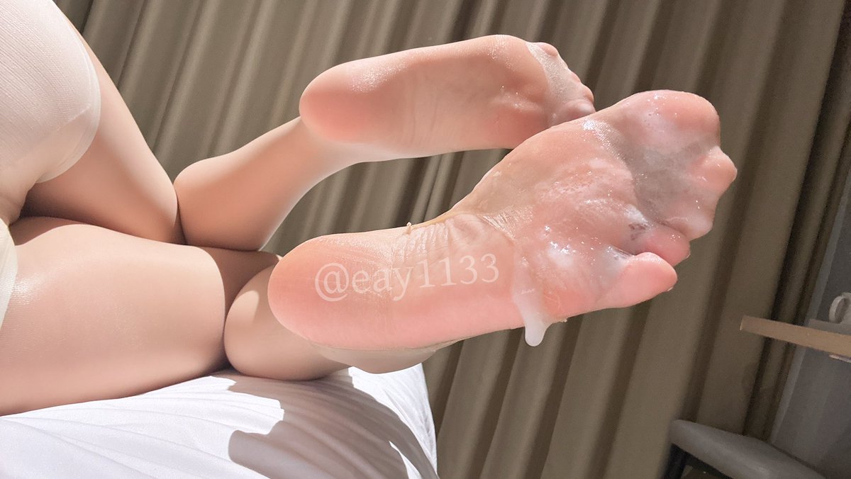 相机跟手机拍摄还是有区别的，相机拍摄即使是在被压缩了的情况下都可以清晰的看清楚精液流淌的每一处细节。所以我想换相机了！ https://t.co/G1ANxu0sl9