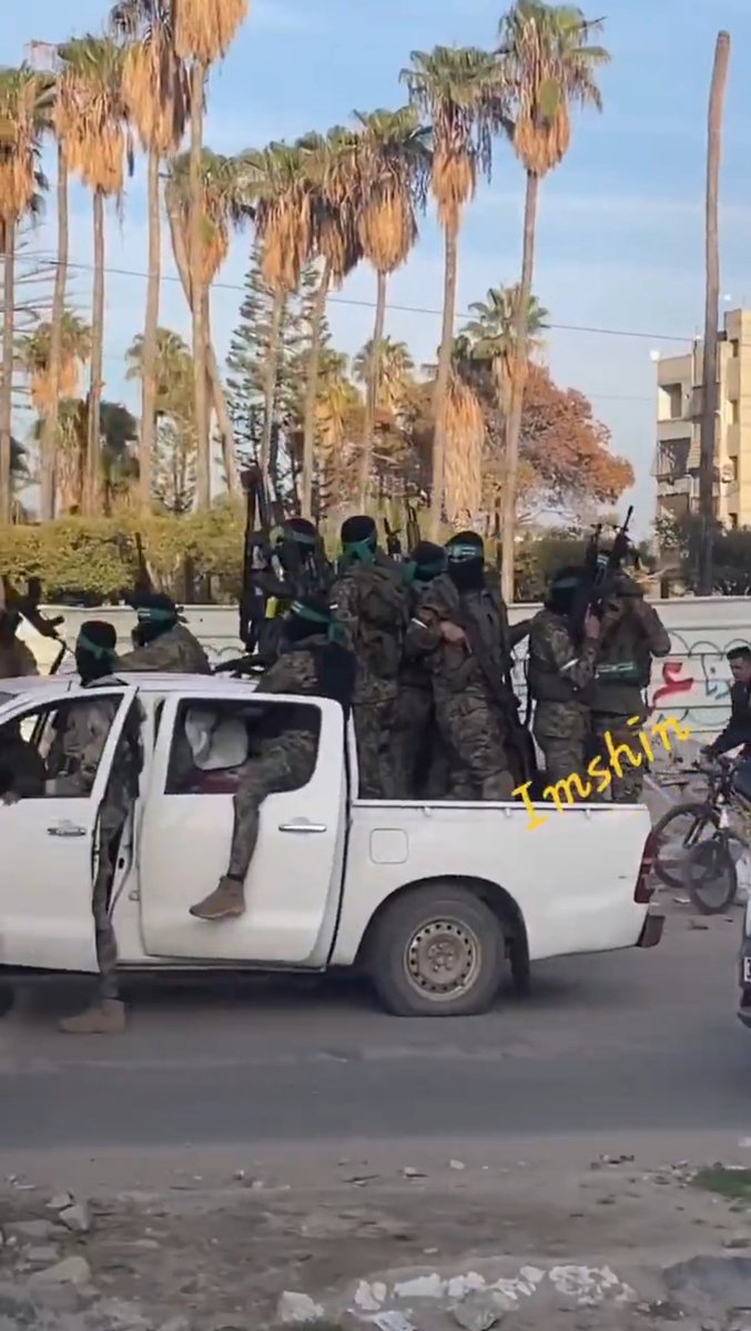 imshin's tweet photo. Hamas disappearing act.
"Come on, heroes of the parades on the rubble of houses! Come on, sons of Al-Qassam! All take off their military uniforms and wear civilian clothes and flipflops, and hide among the displaced people and the tents..."
#TheGazaYouDontSee https://t.co/jkUW9JqBSs