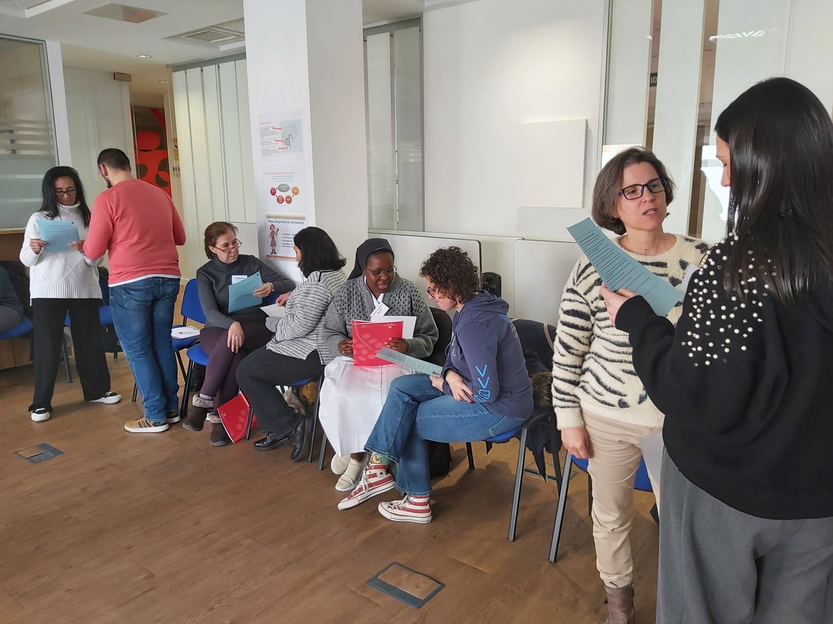 Carolina Huerta (@carolinahuertae) on Twitter photo 🏫Curso “#Acompañamiento a adolescentes desde la #tutoría” organizado por <a href="/ecatolicmadrid/">Escuelas Católicas Madrid</a>
👩🏻🏫2 mañanas de sábado compartidas con un grupo de profesoras/es de secundaria con una gran vocación 🧡
#adolescentes #adolescencia #secundaria #profesores #docentes #escuchaactiva 🏫Curso “#Acompañamiento a adolescentes desde la #tutoría” organizado por <a href="/ecatolicmadrid/">Escuelas Católicas Madrid</a>
👩🏻🏫2 mañanas de sábado compartidas con un grupo de profesoras/es de secundaria con una gran vocación 🧡
#adolescentes #adolescencia #secundaria #profesores #docentes #escuchaactiva