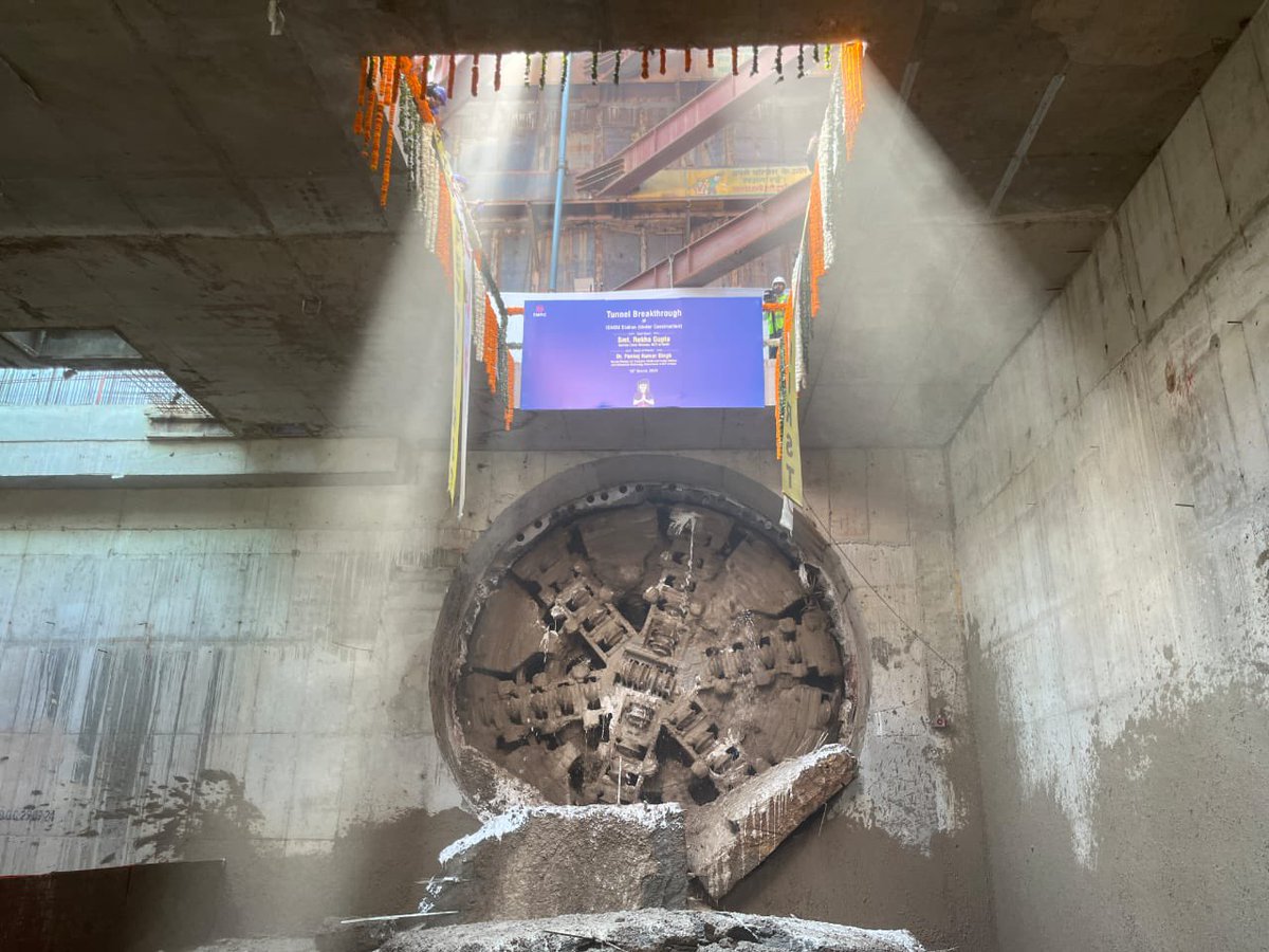 Delhi Metro Rail Corporation tweet media