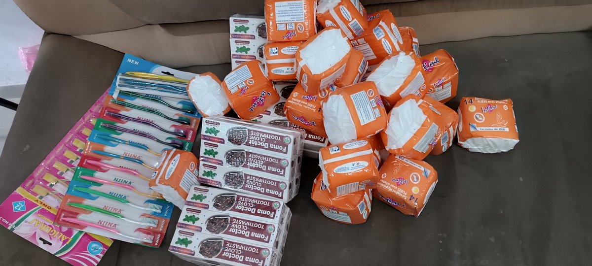 Reçu ce jour 
27 brosses à dents 
24 serviettes hygiéniques 
24 pâtes dentifrices 
Comme toujours, nous sommes en mode collecte!
Merci beaucoup à la donatrice 🥰