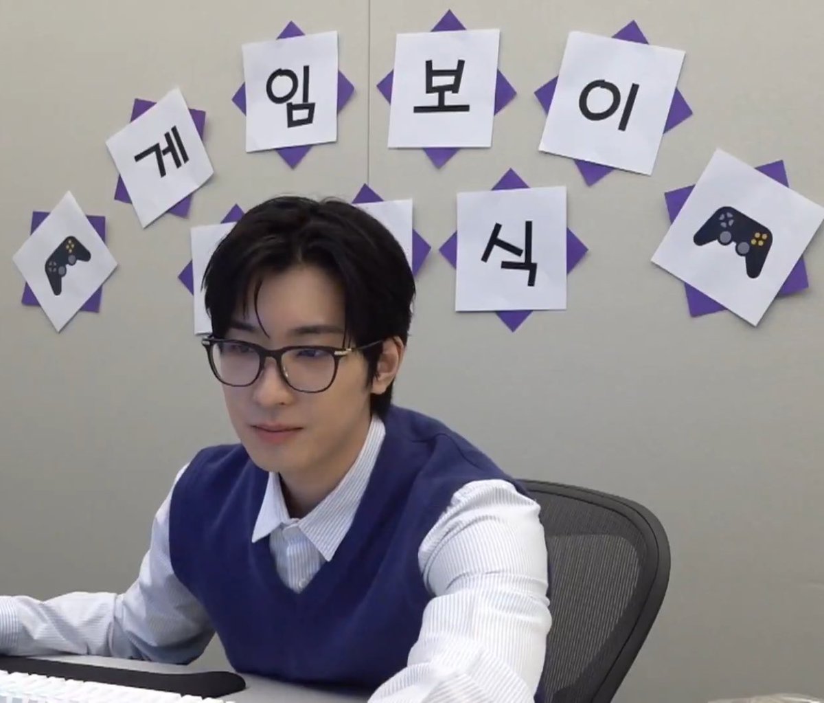 어째서 학교엔 이런 선배가없는거죠?🥺