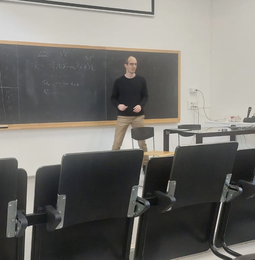 imapp_in's tweet image. BCD School 2025 🇫🇷 day #1

IMAPP students have arrived at @IESCargese to attend the first two lectures.
Joachin Brod from University of Cincinnati spoke about #standardmodel, while Valentina De Romeri from Universitat de València talked about #neutrinos and #darkmatter