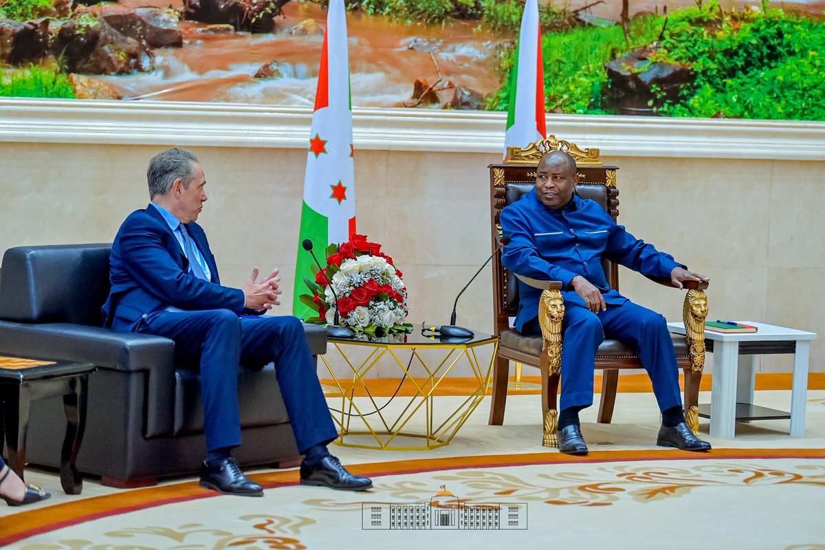 NtareHouse's tweet photo. Le Chef de l’Etat S.E @GeneralNeva a reçu en audience à @NtareHouse une Délégation de l’Union Européenne conduite par Amb. Johan Borgstam, Représentant Spécial de l’Union Européenne dans la Région des Grands-Lacs. Ils ont échangé sur la situation sécuritaire à l’est de la RDC. https://t.co/OzjBizgX6D