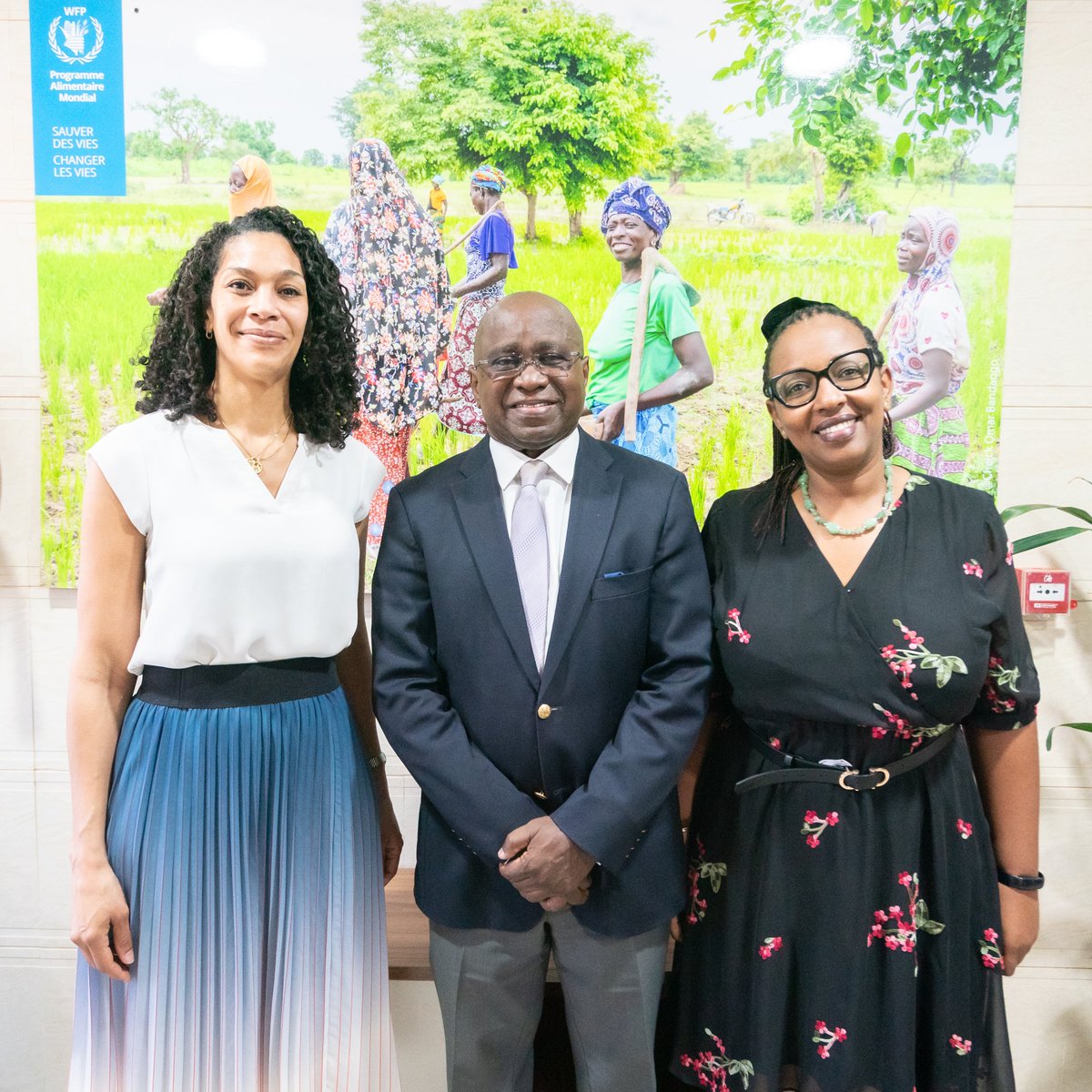 SoryOuane's tweet image. Ravi de nos échanges ce matin avec la délégation du #Canada au #Burkina_Faso. Des discussions sur des sujets essentiels, la situation humanitaire & les solutions durables pour la sécurité alimentaire à long terme. Merci au 🇨🇦 pour son soutien indéfectible ! #Partenariat #FaimZero